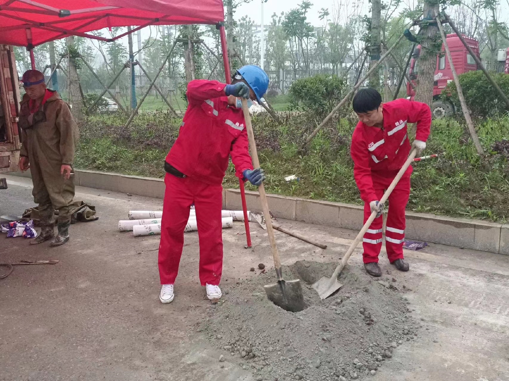 新荣管道疏通哪家好】及时进行市政管道清淤